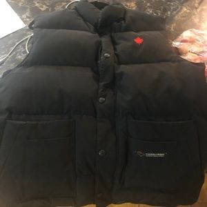 Canada Goose maple leaf freestyle vest jacket